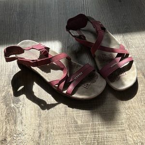 Brand New Merrell Sandals - pink size 10